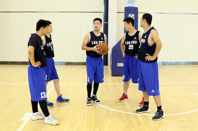 联桥集团获得高新区职工篮球比赛二等奖(图2) 联桥集团获得高新区职工篮球比赛二等奖(图2)